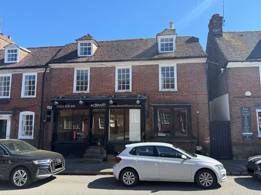 Lot: 76 - SHOP AND UPPER PARTS WITH PLANNING FOR CONVERSION - Shop and upper parts